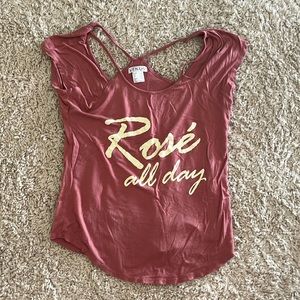 🌹 Rose all day blush adorable Venus tee.